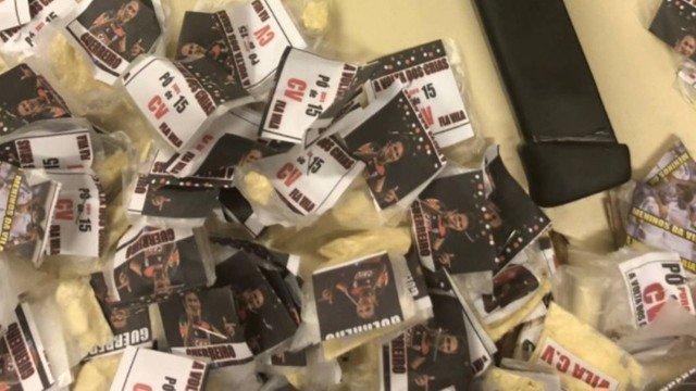 Drogas com foto e nome de Guerrero é apreendida em comunidade