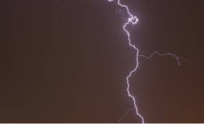 Queda de raio deixa 77 soldados feridos 