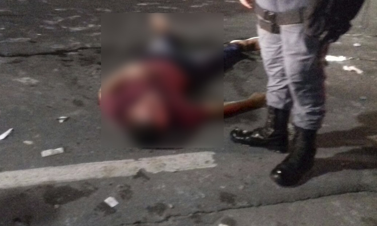 Homem tenta assaltar ônibus, mas leva surra de passageiros em Manaus