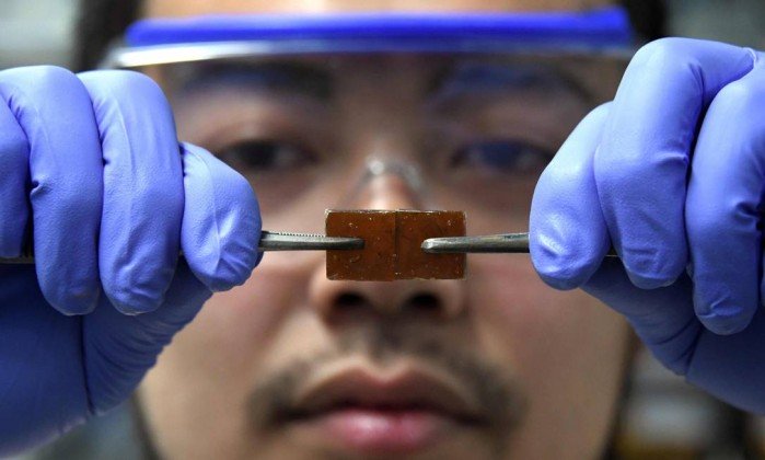 Cientista descobre acidentalmente vidro que se regenera