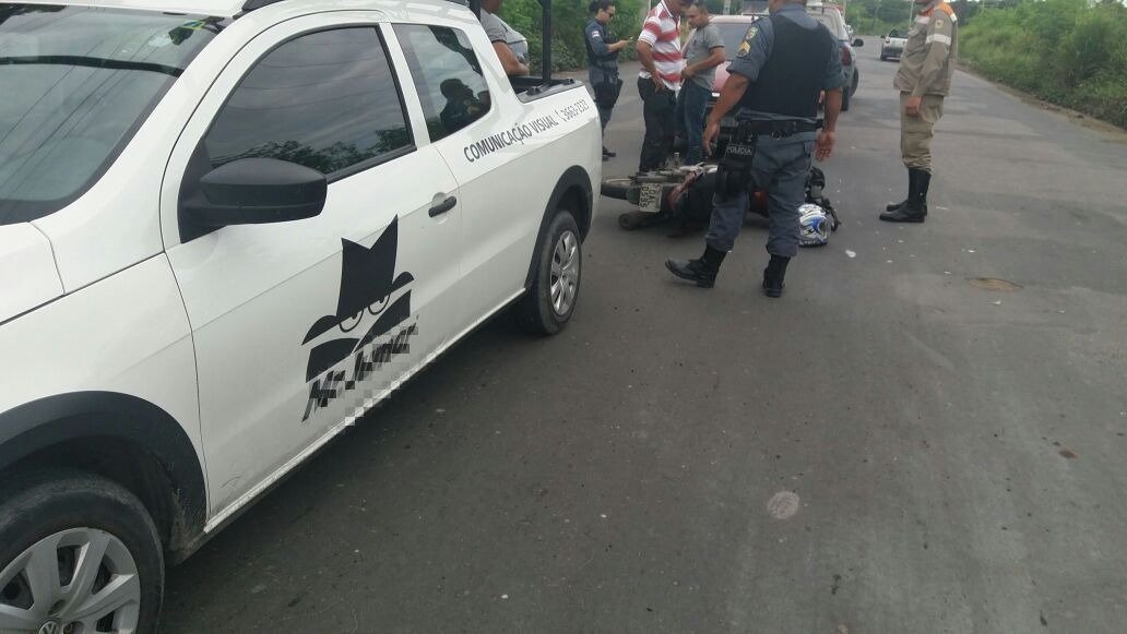 Acidente entre carro e motocicleta deixa um ferido em avenida de Manaus