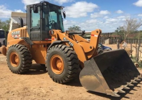 Mulher morre após ser agredida e atropelada pelo ex-companheiro com uma restroescavadeira