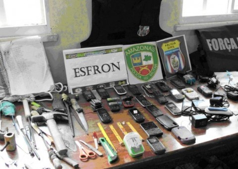 Revista em presídio encontra armas e até livro de caixa do tráfico no Amazonas