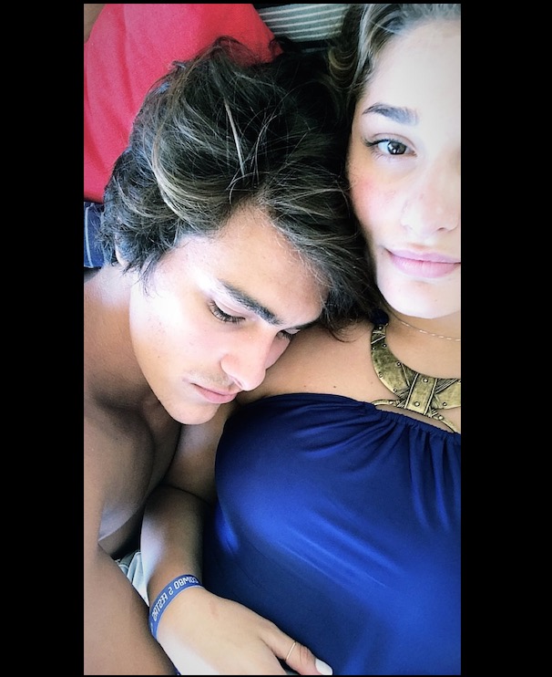 Bruno Montaleone posa agarradinho com Sasha 