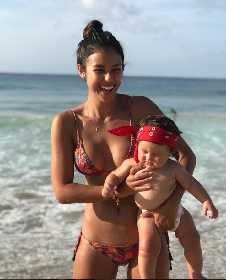 Yanna Lavigne posa de biquíni em Noronha e barriga chapada chama atenção