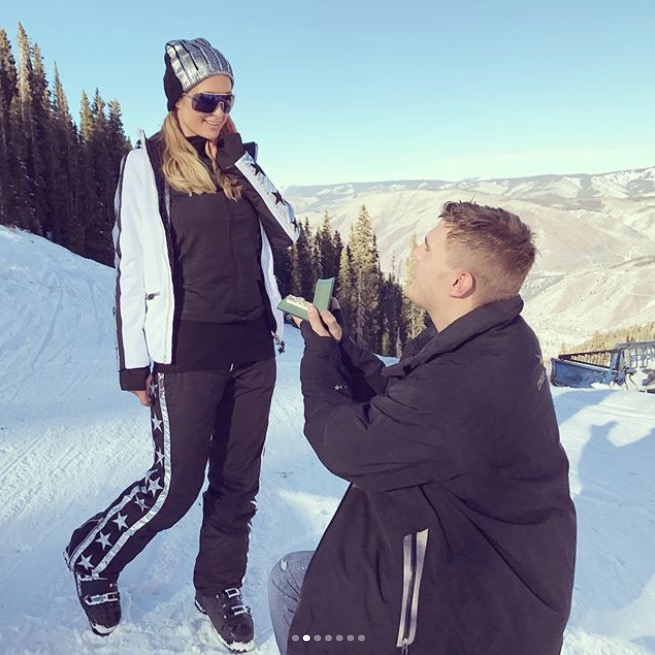 Paris Hilton é pedida em casamento pelo ator Chris Zylka