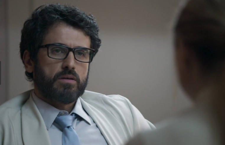  Após ter segredo revelado, Samuel se casa com Cido e fica 'grávido'