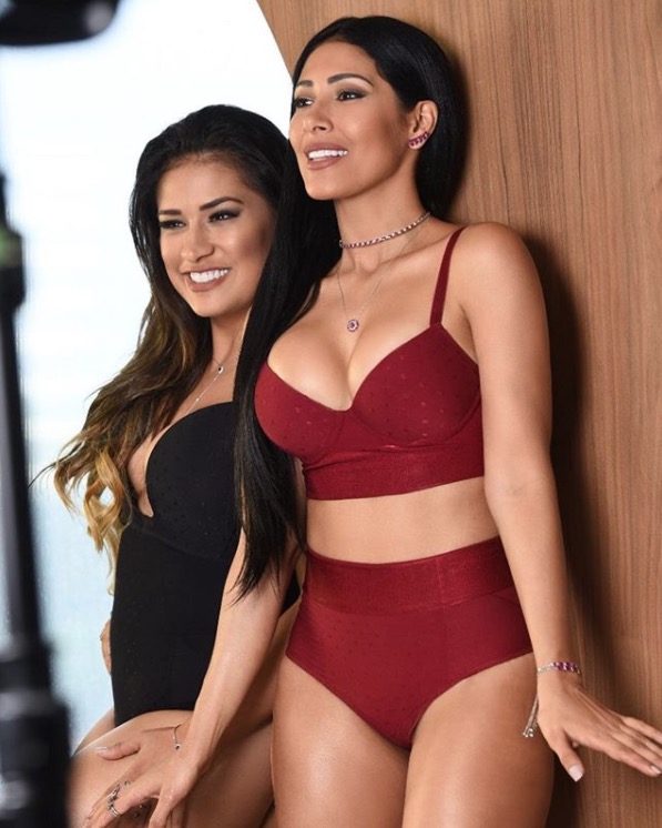 Simone e Simaria colocam 'turbinas' para jogo em fotos de lingerie