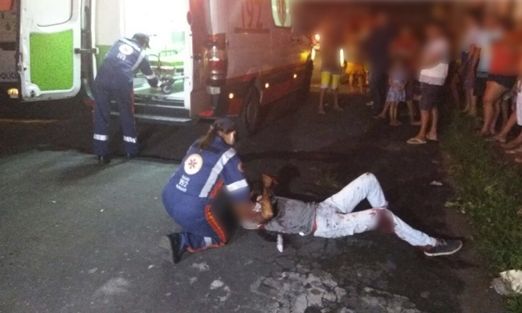 Jovem é baleado por justiceiro misterioso enquanto assaltava em Manaus