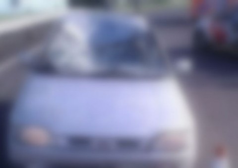 Homem morre após ser atingido dentro do carro por pedra jogada de passarela