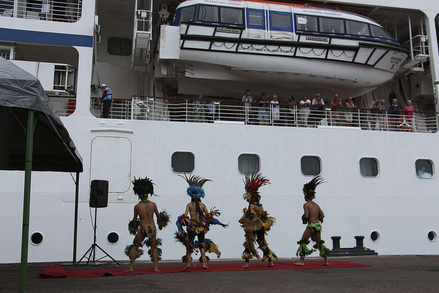 Navio com quase 500 turistas chega a Manaus nesta terça-feira