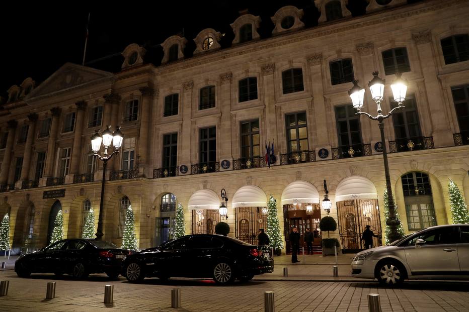 Em Paris, assaltantes roubam milhões em joias de hotel de luxo
