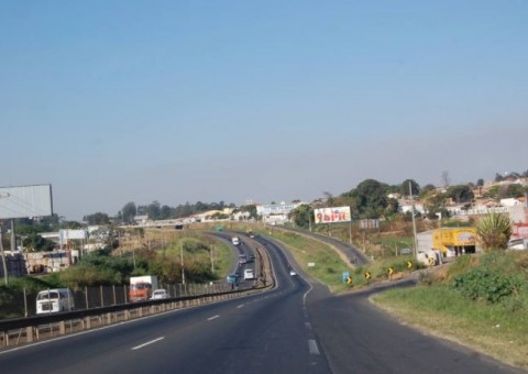 Acidente com perua que levava presos mata 3 pessoas e deixa 9 feridos