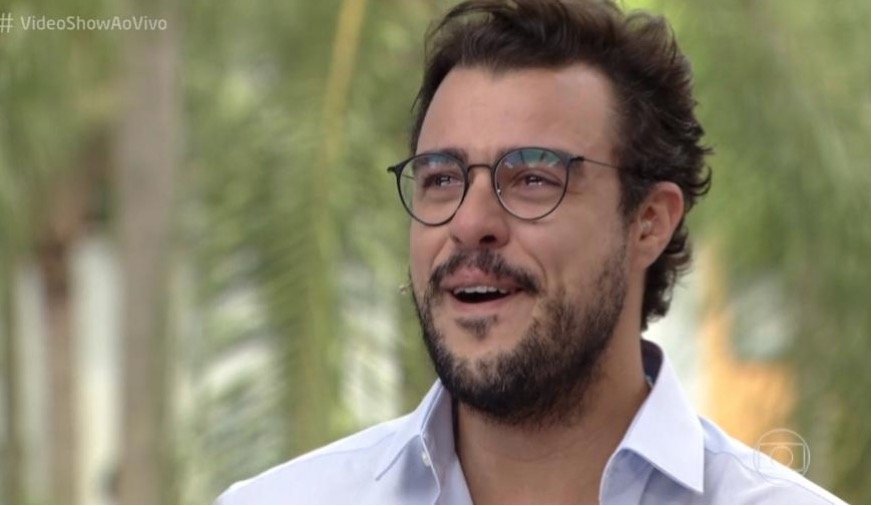 Joaquim Lopes chora em despedida do Vídeo Show