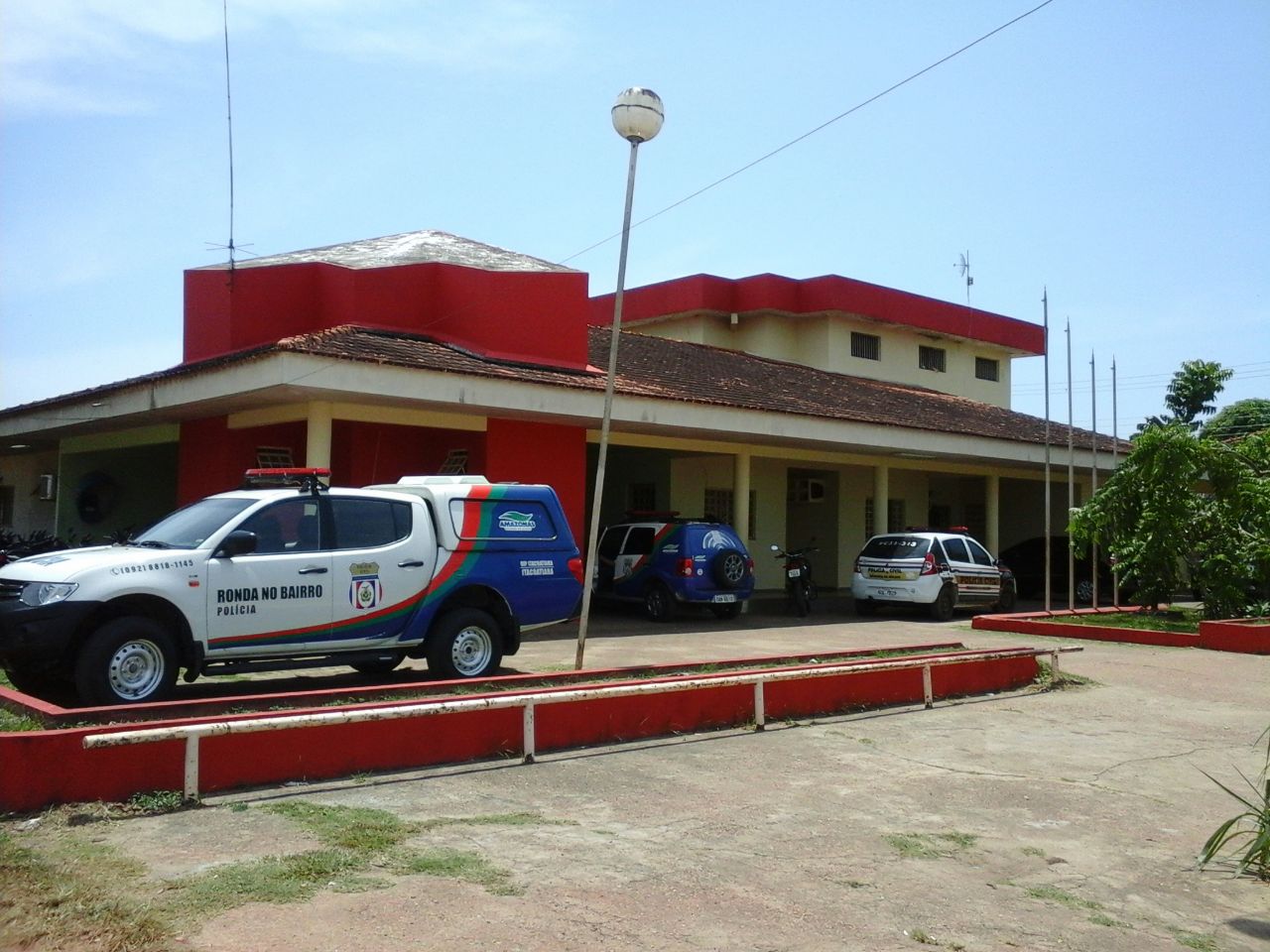 No Amazonas, suspeitos invadem distribuidora de bebidas e roubam R$ 30 mil