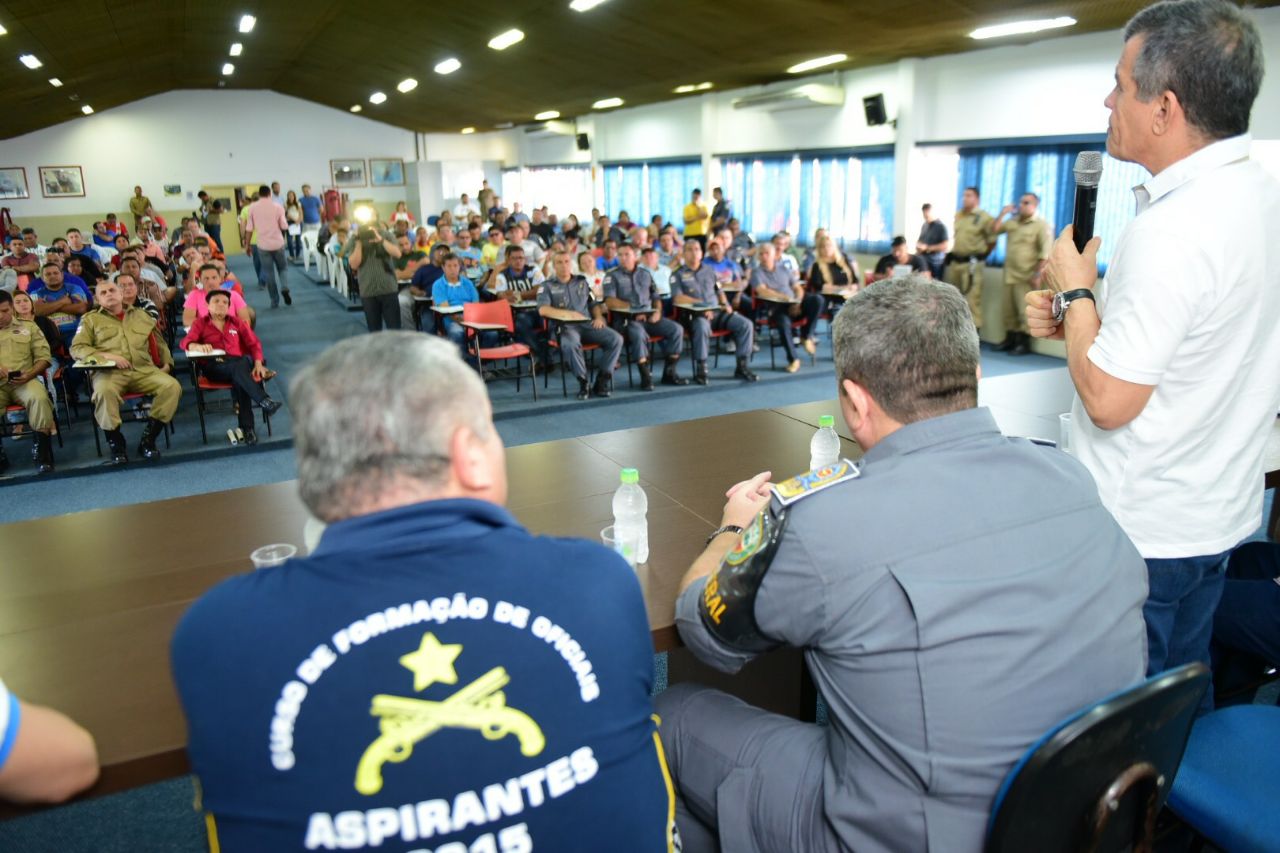 Churrasquinho de espeto e bebida de garrafa são proibidos em Carnaval de Manaus