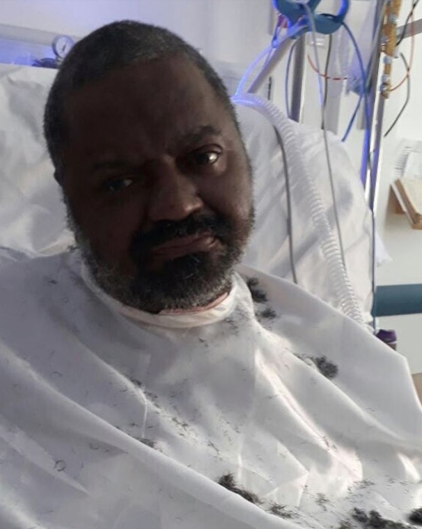  Filho de Arlindo Cruz divulga primeira foto de cantor em hospital após AVC