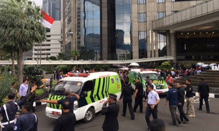 Estrutura desaba na Bolsa de Jacarta e deixa ao menos 75 feridos 