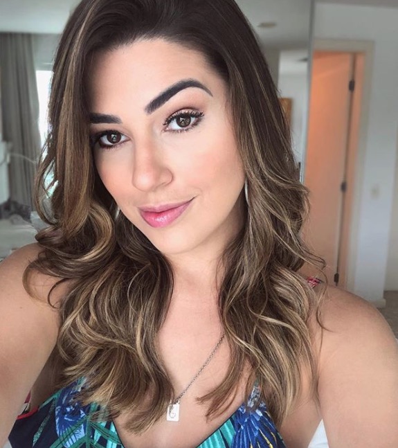  Vivian Amorim aparece em vídeo como repórter do BBB: 'de Manaus para o mundo'  