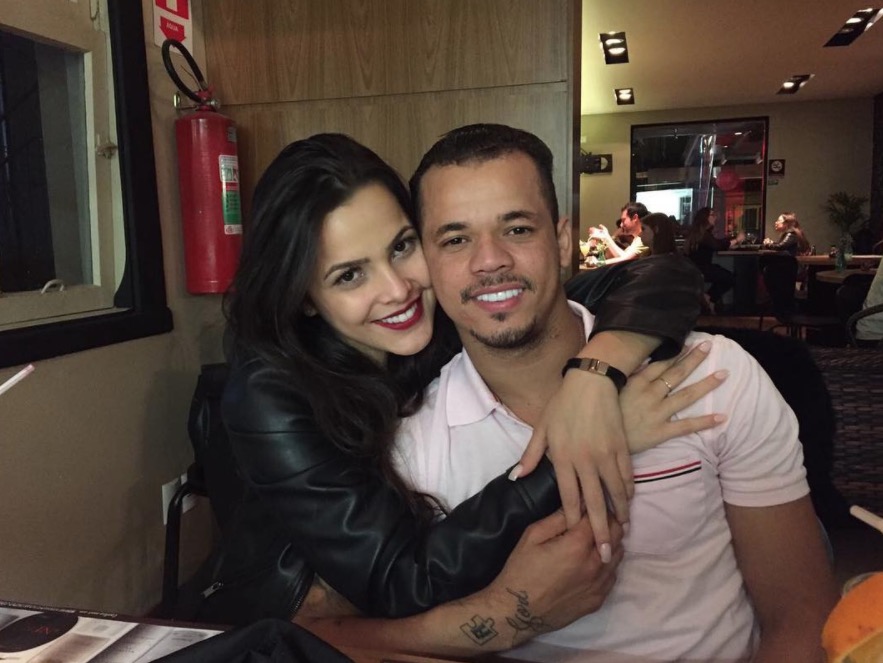 Amigo de Neymar posta 1ª foto com Emilly Araújo e se derrete apaixonadamente: 'tentei fugir'