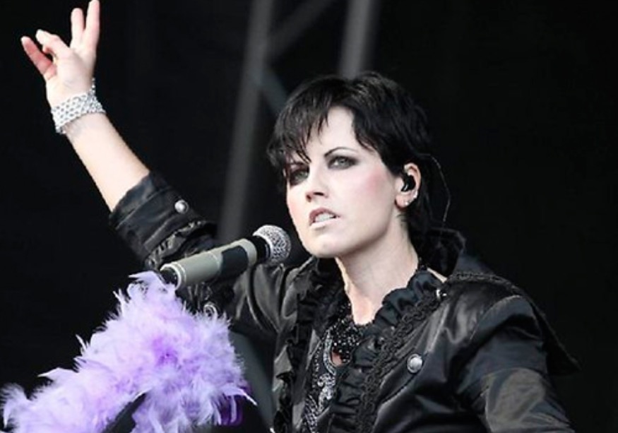 Polícia não trata morte de vocalista do Cranberries como suspeita    