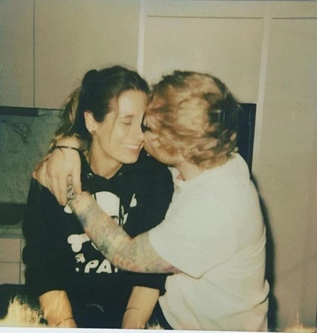 Ed Sheeran pede namorada em casamento