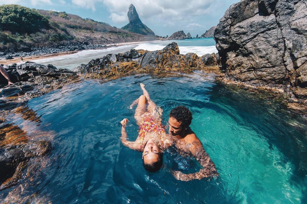 Bruna Marquezine ganha presente de Neymar e se declara: 'eu te amo'