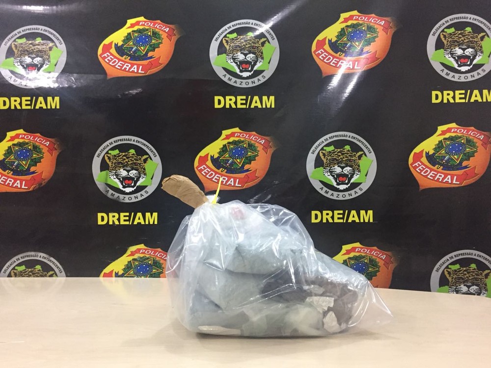 Mulher esconde droga em lugar inusitado e polícia descobre em Manaus