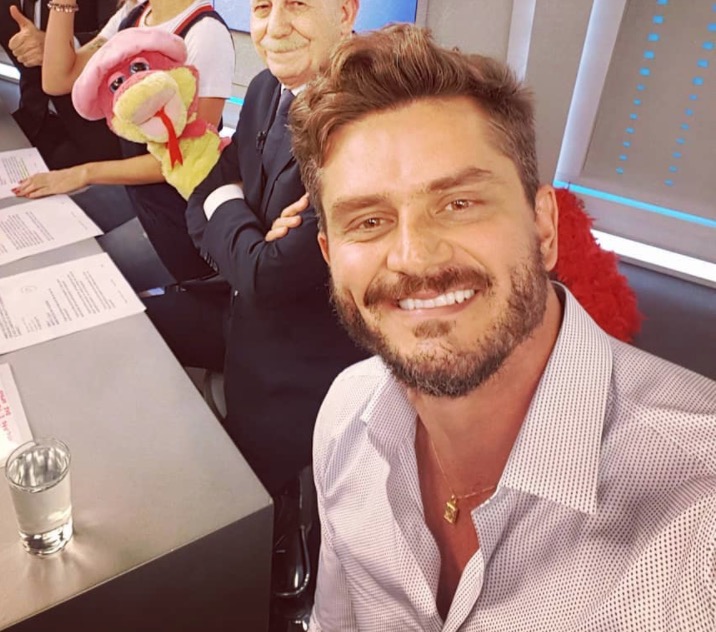 Ex-BBB Marcos Harter vai ser réporter da RedeTV!