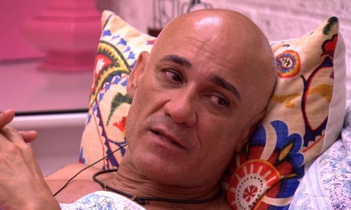 Posts antigos de Ayrton causam polêmica e sobrinho explica: 'Quis chamar atenção'