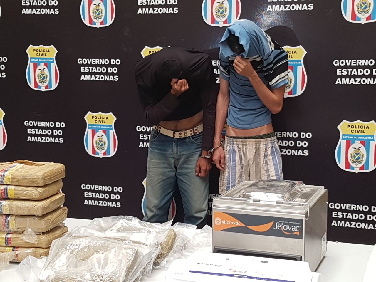 Polícia estoura mega laboratório e apreende 35 kg de drogas em condomínio de luxo de Manaus 