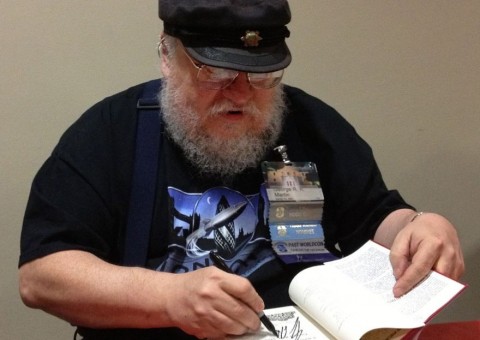 Autor de livros que inspiraram Game of Thrones dará bolsa de estudos para escritores