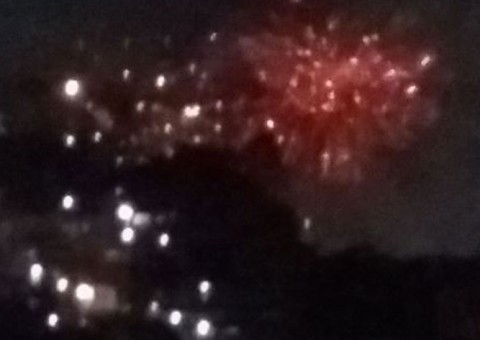 Fogos iluminam céu de Manaus e assustam populares