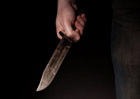 Homem é esfaqueado e contrata advogado para defender suspeito após perdoar crime