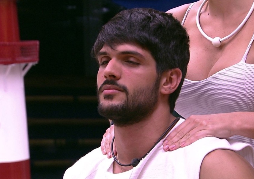 BBB18: Lucas 'causa' ao decidir com quem vai dormir no quarto do Líder   
