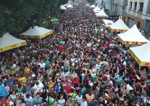 Banda da Bica arrasta milhares de foliões para Centro de Manaus