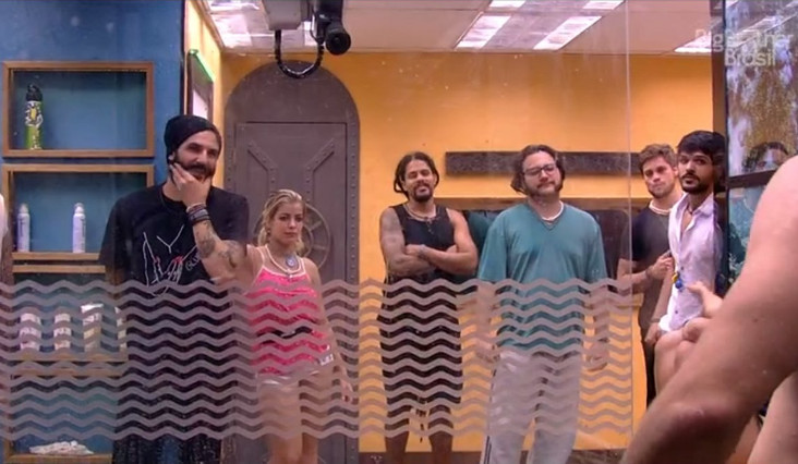 BBB18: Kaysar impressiona participantes na hora do banho; 'Um homem trans na casa?'