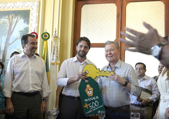 Em Manaus, ministro das Cidades assina contrato de construção para 500 casas populares