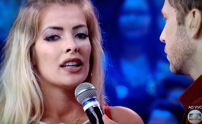  Irmão de ex-BBB Jaqueline dispara: 'Tiago Leifert a humilhou em rede nacional'