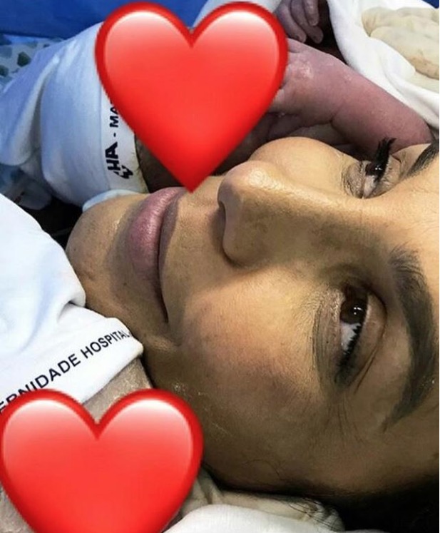 Ivete Sangalo aparece em primeira foto com as gêmeas