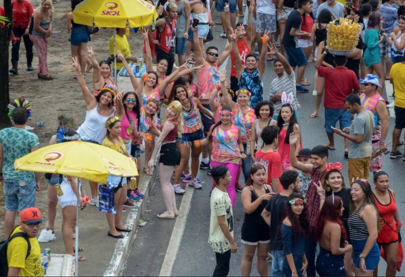 Com homenagem a Reginaldo Rossi, Banda do Galo de Manaus sacode foliões nesta terça