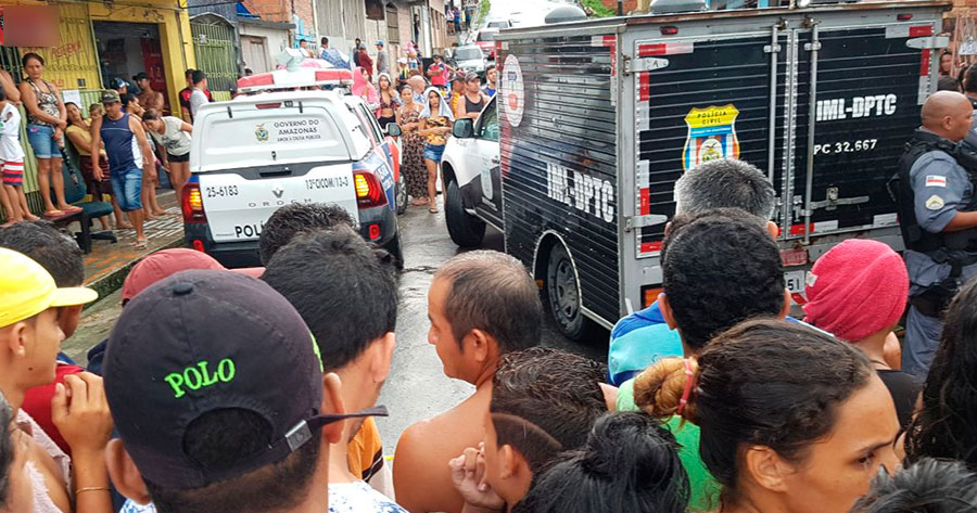 Homem é executado a tiros dentro de salão em Manaus