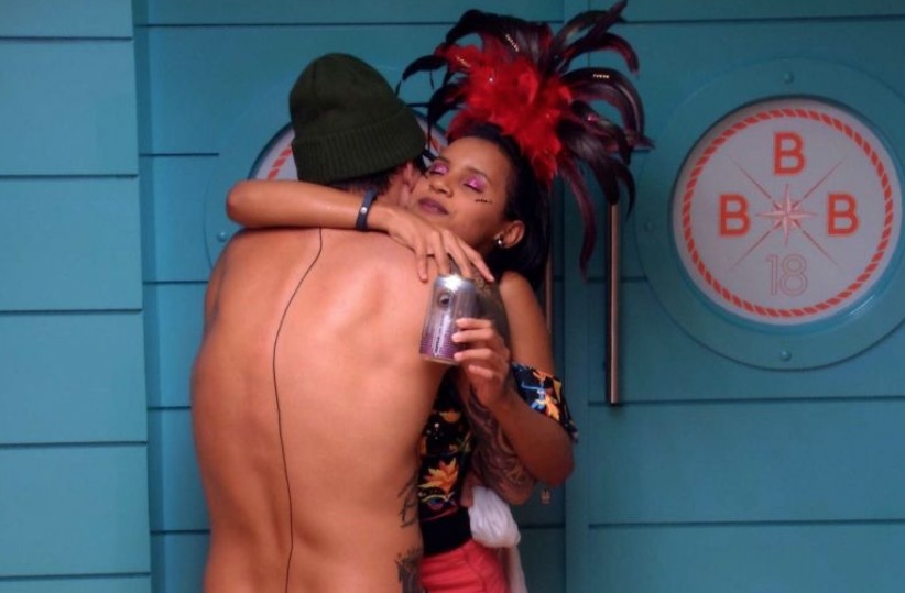 BBB18: Gleici beija Wagner e brother diz que sempre teve interesse nela