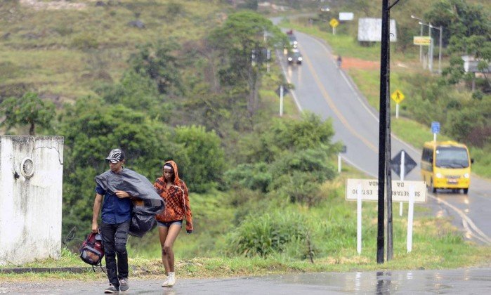 Venezuelanos encaram fome, sede e dor na travessia rumo ao Brasil