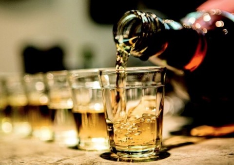 Homem morre após beber veneno achando que era vodca