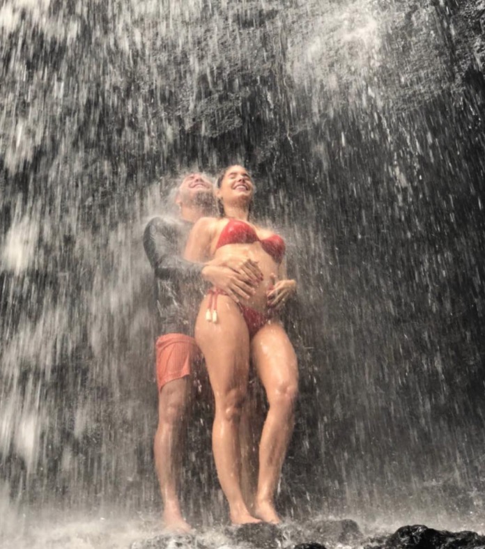    Em Noronha, Thyane Dantas mostra barriguinha de grávida com Safadão 