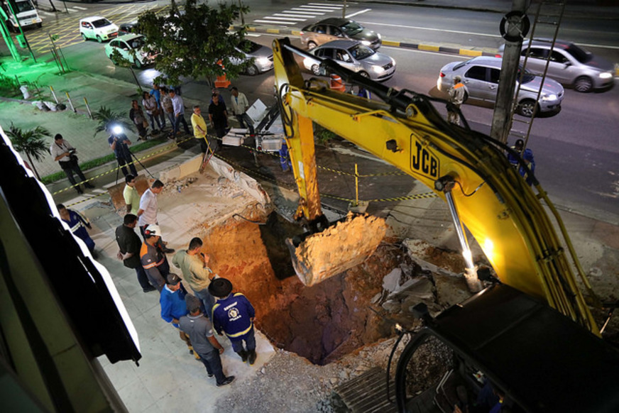 Obra interdita rua e muda trânsito em Manaus nesta sexta