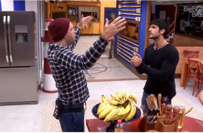 Após Jogo da Discórdia, Jéssica interrompe discussão de Caruso e Lucas e é provocada por brother