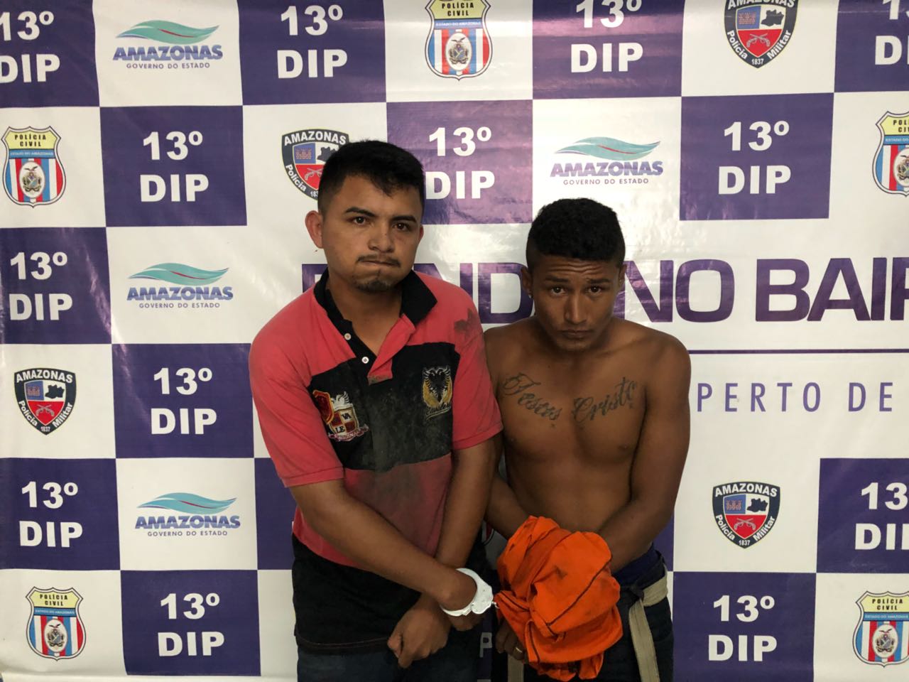 Dupla é presa suspeita de realizar assaltos com arma de brinquedo em Manaus
