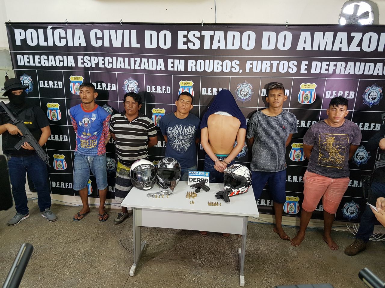 Grupo é preso antes de assaltar funcionário com R$ 120 mil para depósito em Manaus